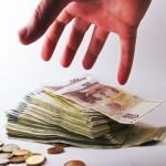 Contas Públicas tem desvio de cerca de 2 bilhões de euros Contas Públicas tem desvio de cerca de 2 bilhões de euros
