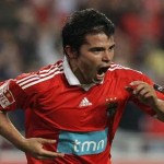 Saviola marca dois gols, Benfica goleia e é líder Saviola marca dois gols, Benfica goleia e é líder