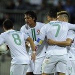 Jogadores comemoram gol frente a seleção de Luxemburgo