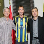 Raúl Meireles assinou contrato com o Fenerbahce por 4 anos Raúl Meireles assinou contrato com o Fenerbahce por 4 anos