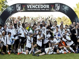Jogadores do V. de Guimarães comemoram a conquista da Taça de Portugal Jogadores do V. de Guimarães comemoram a conquista da Taça de Portugal