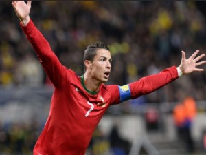 CR-comemora-primeiro-gol-frente-suecia