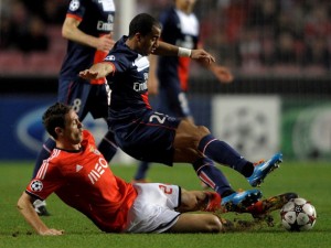 Benfica vence PSG, mas vitória grega tira as chances da equipe lusa na Liga dos Campeões Benfica vence PSG, mas vitória grega tira as chances da equipe lusa na Liga dos Campeões