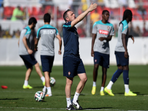 Paulo Bento poderá contar com seus titulares no jogo frente a Alemanha - Foto: Francisco Leong